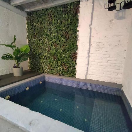 Pequeno Alojamiento Con Mini Piscina - No Climatizada Валенсія Екстер'єр фото