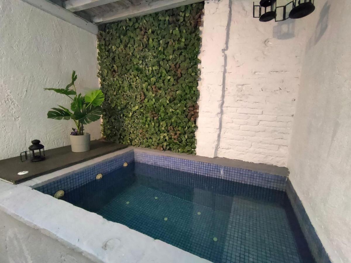 Pequeno Alojamiento Con Mini Piscina - No Climatizada Валенсія Екстер'єр фото